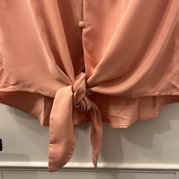 Amazon Blush Short Sleeve Tie Front Top - Picture 3 of 3